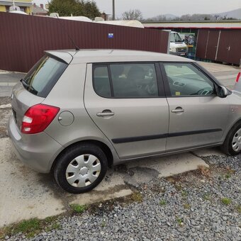 Škoda Fabia 2 krátká 101tis km 1.4 16V MPI - 4