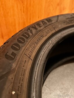 Zimní pneu 205/55 R19- top stav (sada 4ks) - 4