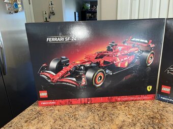 LEGO TECHNIC (42206) a Ferrari (42207) - 4