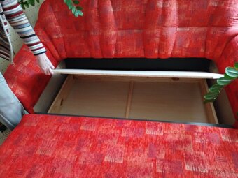 Skoro nová červená sedací souprava - 4