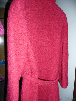 Kabát krátký podzimní + klobouk, fuchsiová vel.38 - 4