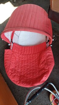 Červený dětský kočárek - 4