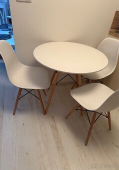 Kulatý stůl a židle plastová Scandi 4 ks - 4