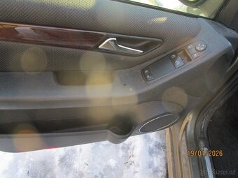 Mercedes- Benz A 180 - 4