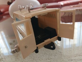 Rretro auto sanitka - 4
