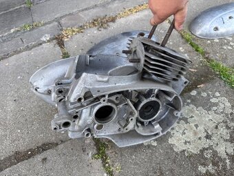 Blok a víka motoru Jawa 250 - 4