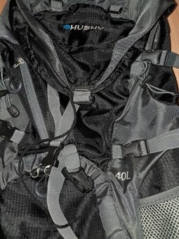 Outdoorový batoh Husky 40l – výborný stav, ideální pro turis - 4