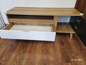 Stolek pod TV - 4
