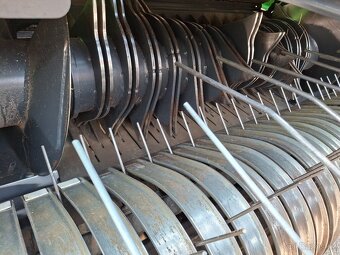 Prodáme lis na válcové balíky DEUTZ-FAHR Fixmster s řezáním - 4