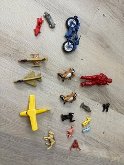 Prodám staré hračky autíčka atd. - 4