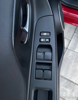 Toyota Yaris Selection / 1.5Hybrid - 4