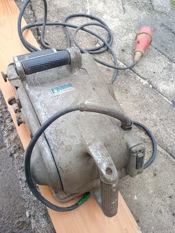 Tesařská pásová bruska Elu MHB 21 - 4