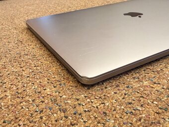 MacBook Pro 15" 2017 - 4
