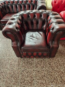 CHESTERFIELD ŠTÝL,BORDOVO-ČIERNA SEDAČKA KOŽENÁ NA KOLEČKÁCH - 4