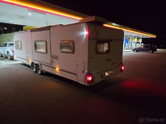 Unikátní prostorný karavan Kanus 750 s vysouvacím bokem - 4