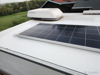 Unikátní prostorný karavan Kanus 750 s vysouvacím bokem - 4