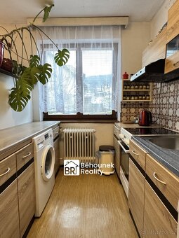 Dvougenerační RD s kanceláří, 2 x garáž, velká zahrada - Pra - 4