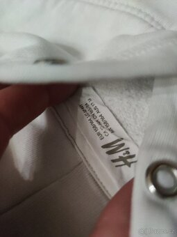 Bílá mikina s kapucí - 4