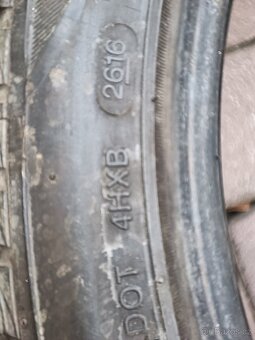 Pneu 225/40 r18 - 4