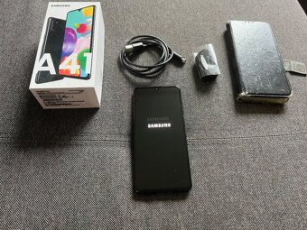 Prodám Samsung Galaxy A41, 64Gb - 4