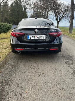 Alfa Romeo Giulia - 4