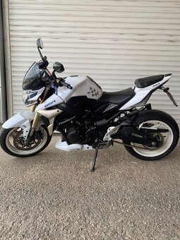 Suzuki GSR 750 - 4