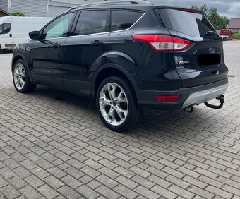 Ford Kuga 2.0 TDCi 4x4 163K Titanium Cierna - 4