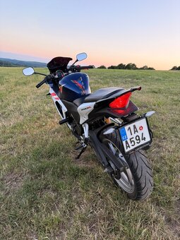 HONDA CBR250R - 4