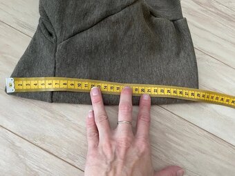 Bavlněná psí khaki mikina se zadníma nohama délka 43cm - 4
