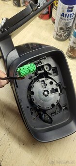 Prodám na Volvo XC 60 od RV 2009 pravé zrcátko - 4