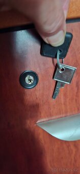 Masivní kancelářský stůl - 4