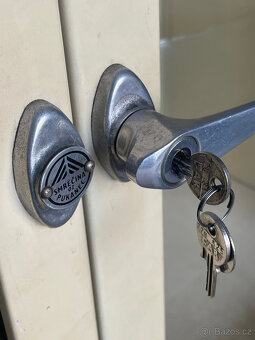 Lékařská vitrína / skříňka - 4