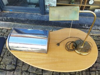 Stolek, lampa, židličky - 4