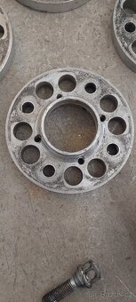 Podložky pod kola 15mm 4x100 plus delší šrouby - 4