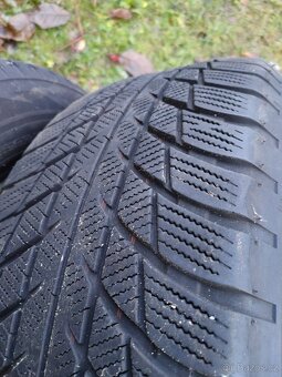Prodám pneu zimní bridgestone blizzak 225/55R17 RSC - 4