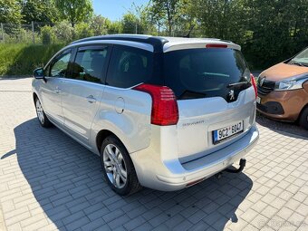 Peugeot 5008 2.0 HDI 110kw 8/2010 / Panorama / Head Up - 4