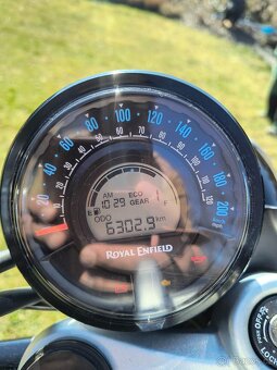 Royal Enfield Supermeteor 650 - 4