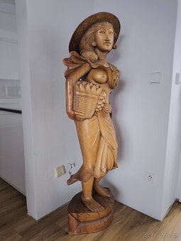 Socha ženy, dřevo, výška 150 cm. - 4