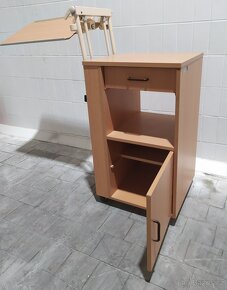 Stolek k lůžku s výklopnou deskou - 4