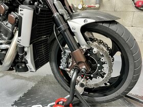 YAMAHA VMAX LIMITED EDITION CARBON 2015 - 4