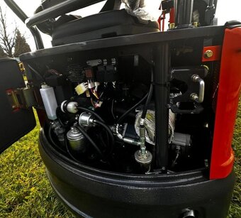 minibagr, pásový bagr, motor Kubota, 3 lžíce zdarma - 4