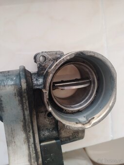 Škrtící klapka 2.0 125kw BMR  03G128063B - 4