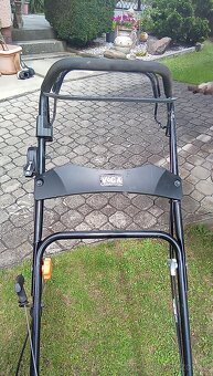 BENZÍNOVÁ SEKAČKA S POJEZDEM VEGA - 4