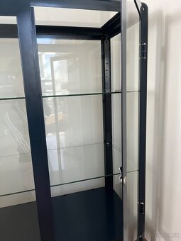 Modrá vitrína ve skandinávském stylu z IKEA - 4