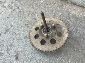 Prodám rozetu, náhon tachometru a osu Jawa 50 Pionýr - 4