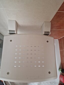 Sklopné sedátko do sprchy pro připevnění na zeď - 4