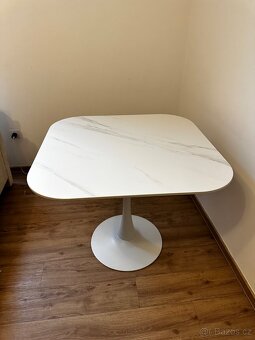 Prodám moderní jídelní stůl - 4
