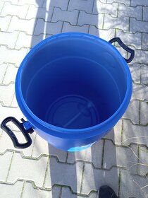 Plastové sudy 40 litrů, kovová spona, k odběru 50 kusů - 4