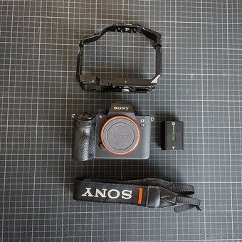 Sony a7iii tělo + small rig cage - 4