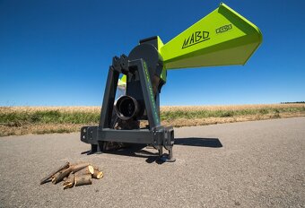 Štěpkovač špalíkovač za traktor s řemenovým převodem - 4